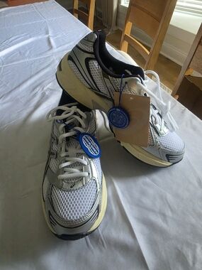 Men's ASICS  White Athletic Running Shoes